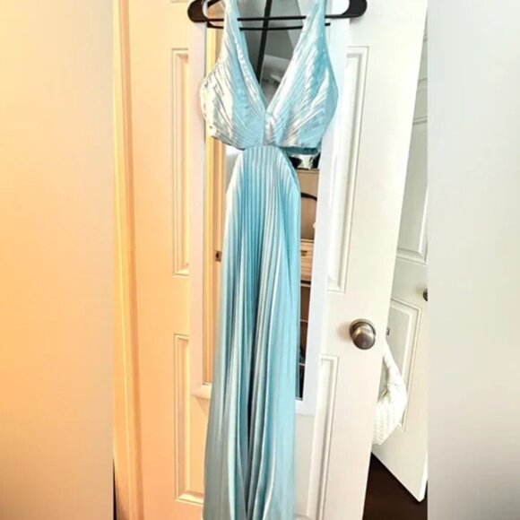 Abercrombie Pleated Giselle Cutout Maxi Dress - Picture 4 of 4